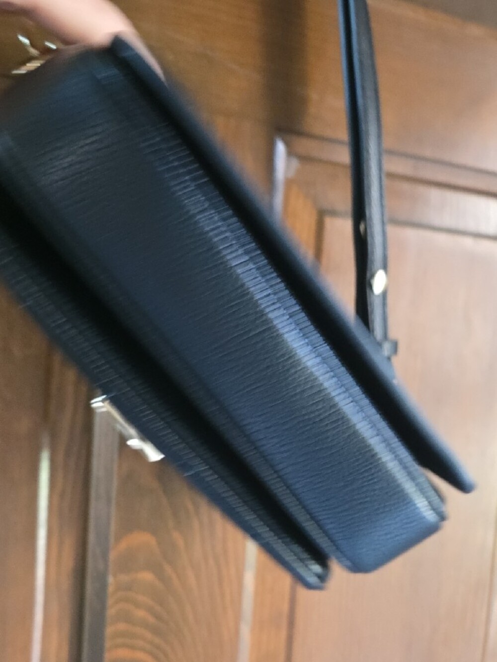 Black Embossed Leather Crossbody Bag with Gold Lock And Adjustable Strap Lk New - Picture 7 of 13